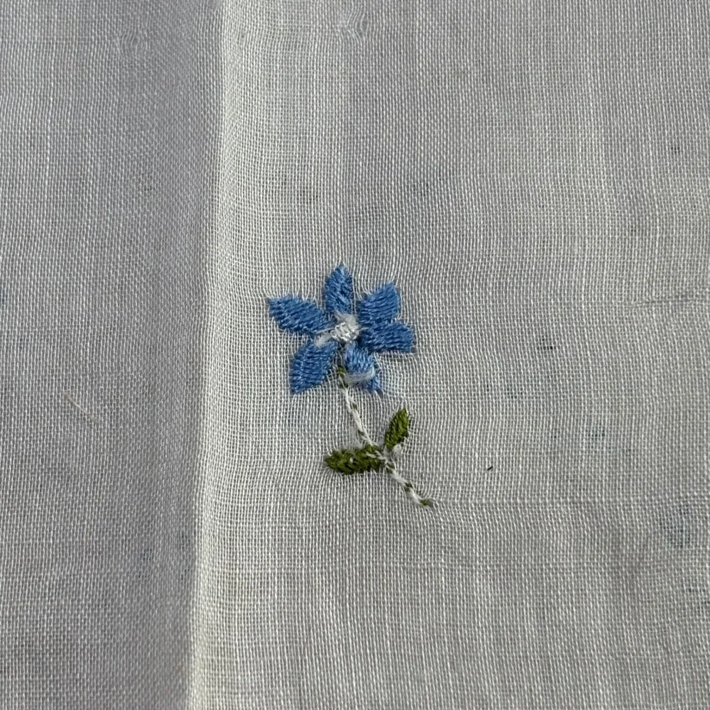 Vintage Handkerchief White Blue Floral Embroidered Scalloped Edge Linen 11x11